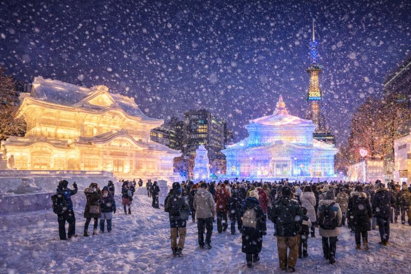 Hokkaido Powder Snow Travel Guide: Sapporo Snow Festival, Winter Routes & Smart eSIM Tips